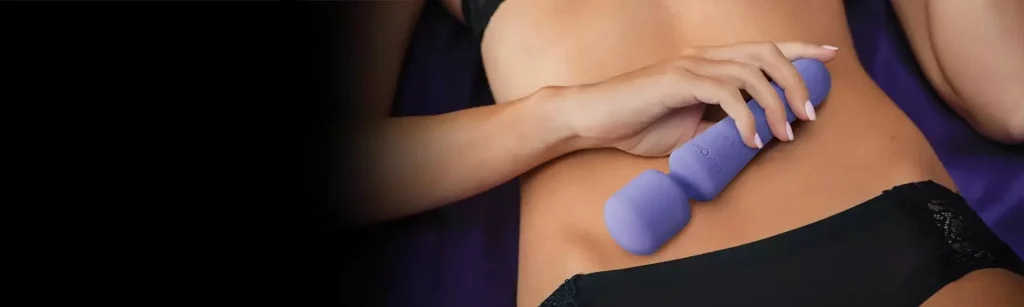 Demonstration of the plusOne Wand Vibrator being used on shoulder muscles Demonstration of the plusOne Wand Vibrator being used on shoulder muscles